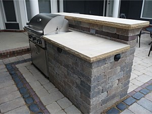 Outdoor Kitchens & Grills