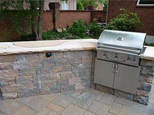 Outdoor Kitchens & Grills