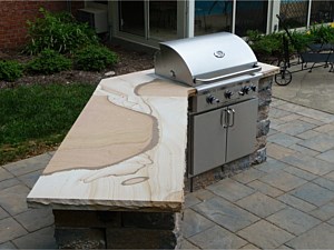 Outdoor Kitchens & Grills