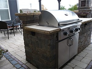 Outdoor Kitchens & Grills