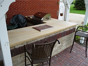 Outdoor Kitchens & Grills