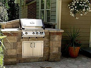 Outdoor Kitchens & Grills