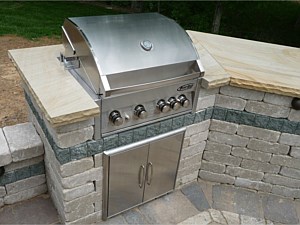 Outdoor Kitchens & Grills