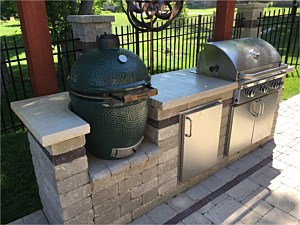 Outdoor Kitchens & Grills