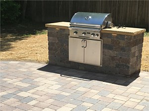 Outdoor Kitchens & Grills