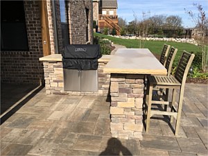 Outdoor Kitchens & Grills