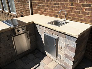 Outdoor Kitchens & Grills