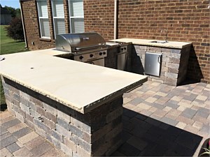 Outdoor Kitchens & Grills