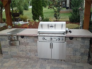 Outdoor Kitchens & Grills