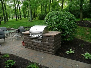 Outdoor Kitchens & Grills