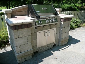 Outdoor Kitchens & Grills