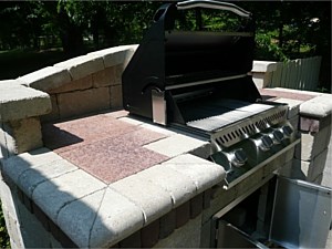 Outdoor Kitchens & Grills