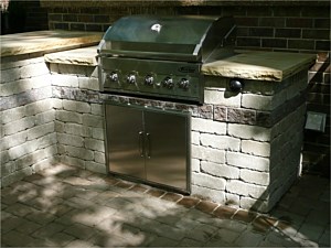 Outdoor Kitchens & Grills