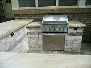 Outdoor Kitchens & Grills