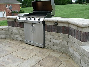 Outdoor Kitchens & Grills