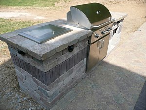 Outdoor Kitchens & Grills