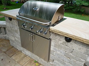 Outdoor Kitchens & Grills