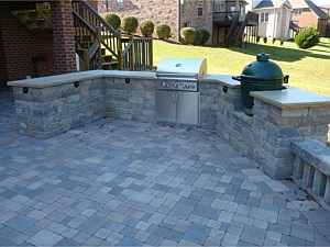 Outdoor Kitchens & Grills