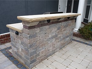 Outdoor Kitchens & Grills