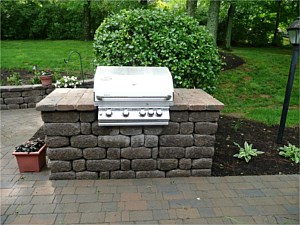 Outdoor Kitchens & Grills