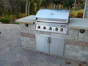 Outdoor Kitchens & Grills