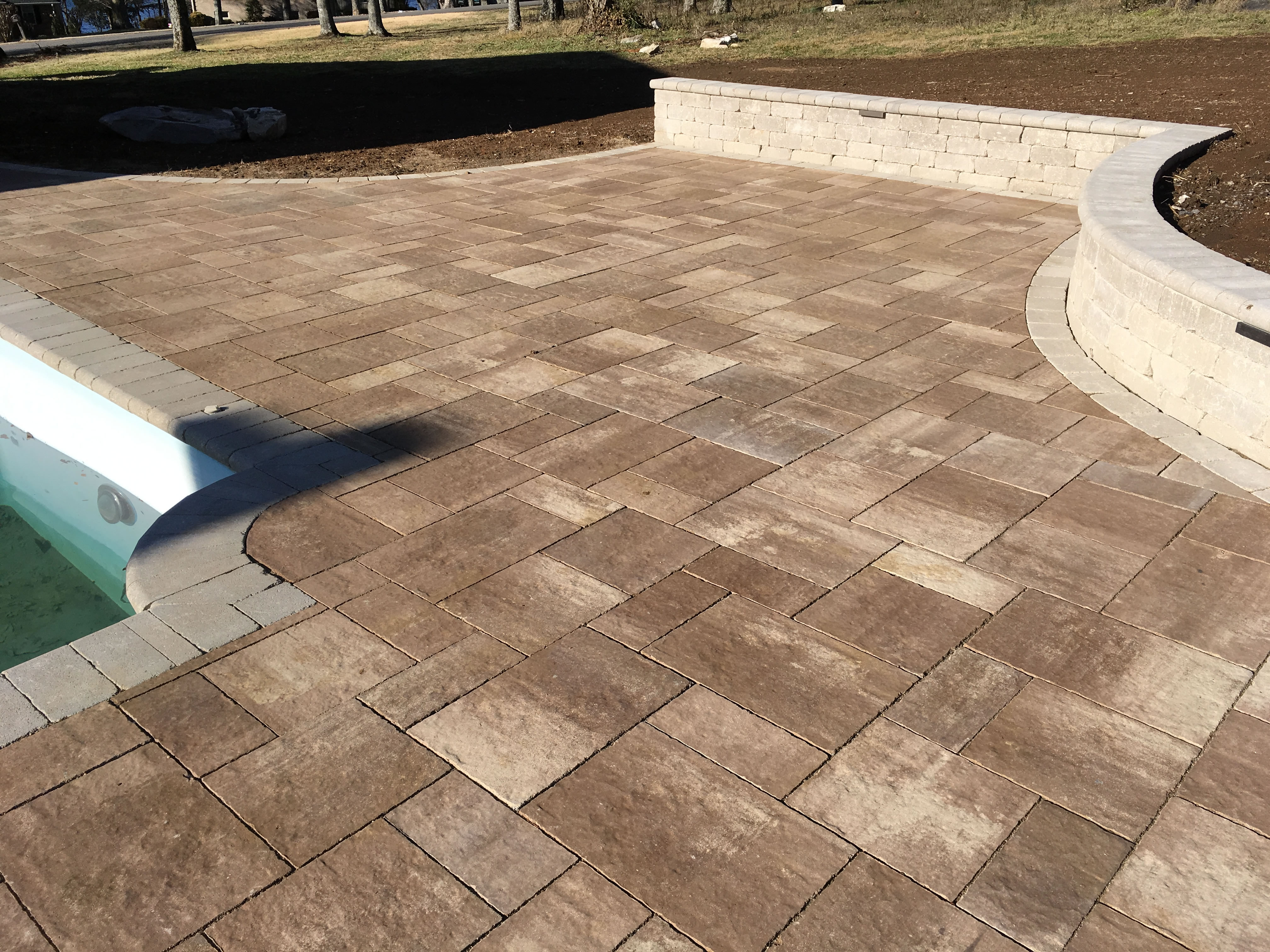 Here you see we used a contrasting color for the pool deck using UNILOCK’S Bristol Valley Paver ‘Copper Ridge color’.
